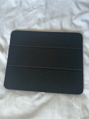 Spigen : iPad Pro 11-inch Case Black Slim Magnetic Tablet Cover - Tri-Fold Folio